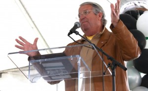 Los Angeles County Supervisor Don Knabe.
