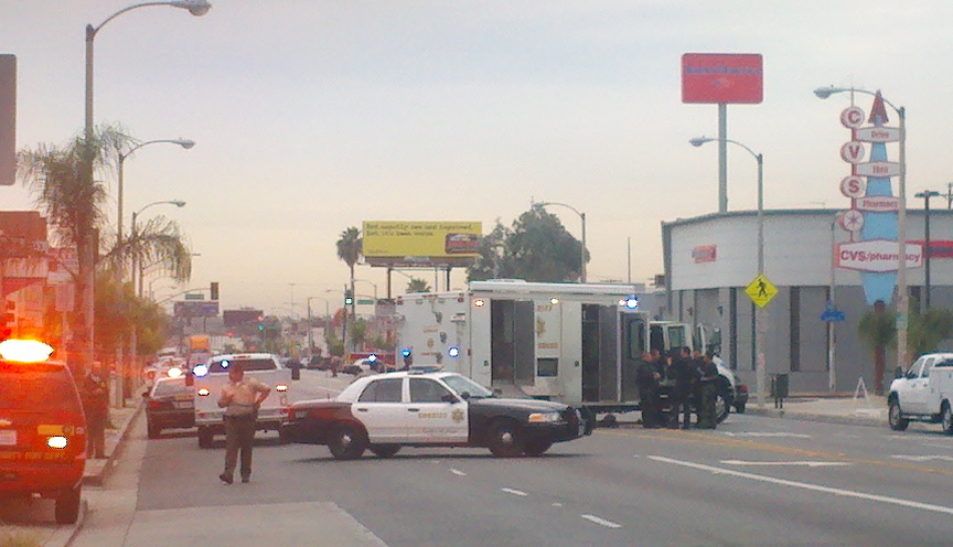 bank2 Manhunt begins to find bank robbery suspect in East LA who attached a bomb to a bank manager's body